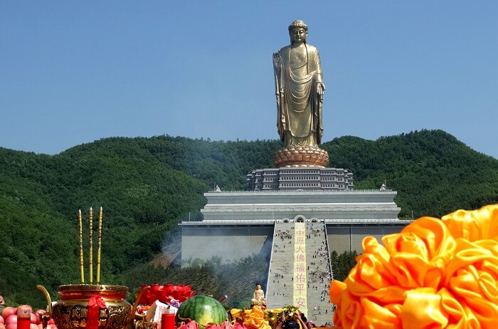 статуя Будди Весняного Храму