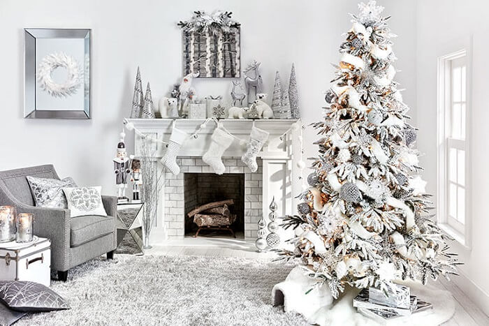 різдвяний декор в білих та срібних тонах