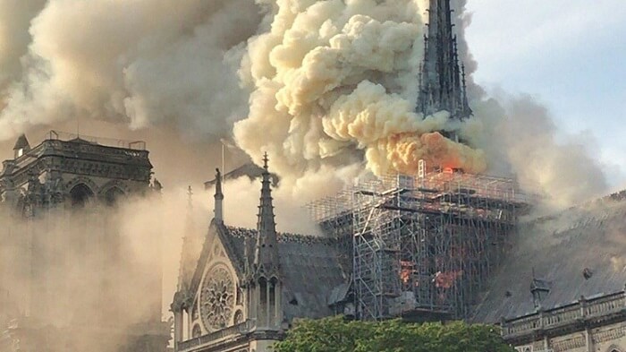 Пожежа в Соборі Паризької Богоматері