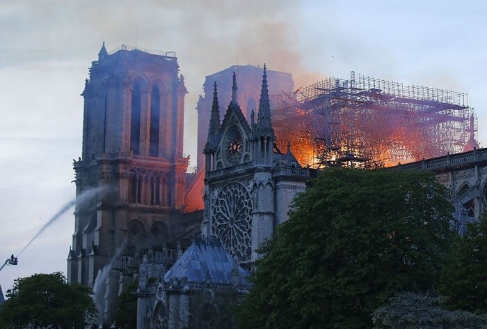 пожежа собор паризької богоматері (3)