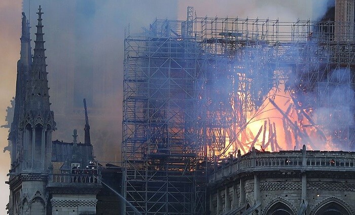 Пожежа в Соборі Паризької Богоматері